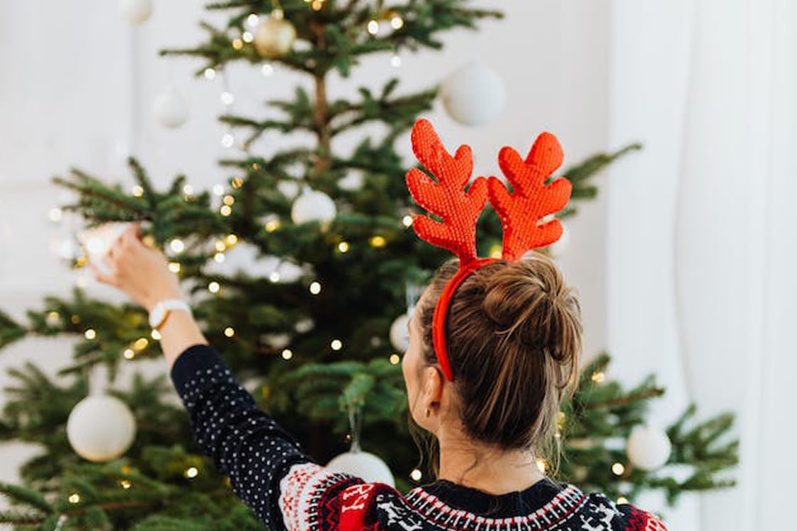 Weihnachtsbaum schmücken